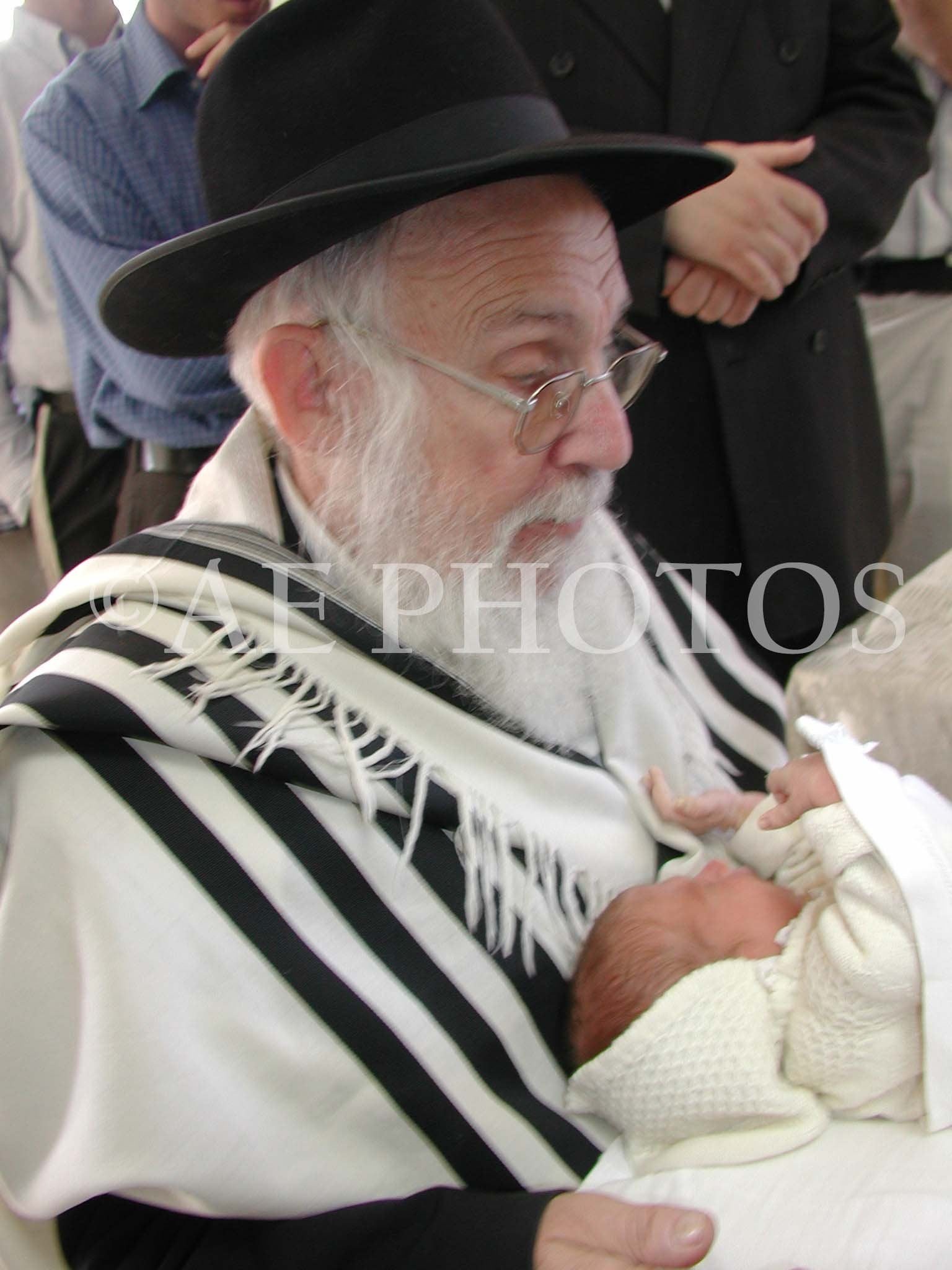 Rav Yehoshua Yeshaya Neuwirth Mechaber Shmiras Shabbos Kihilchasa
