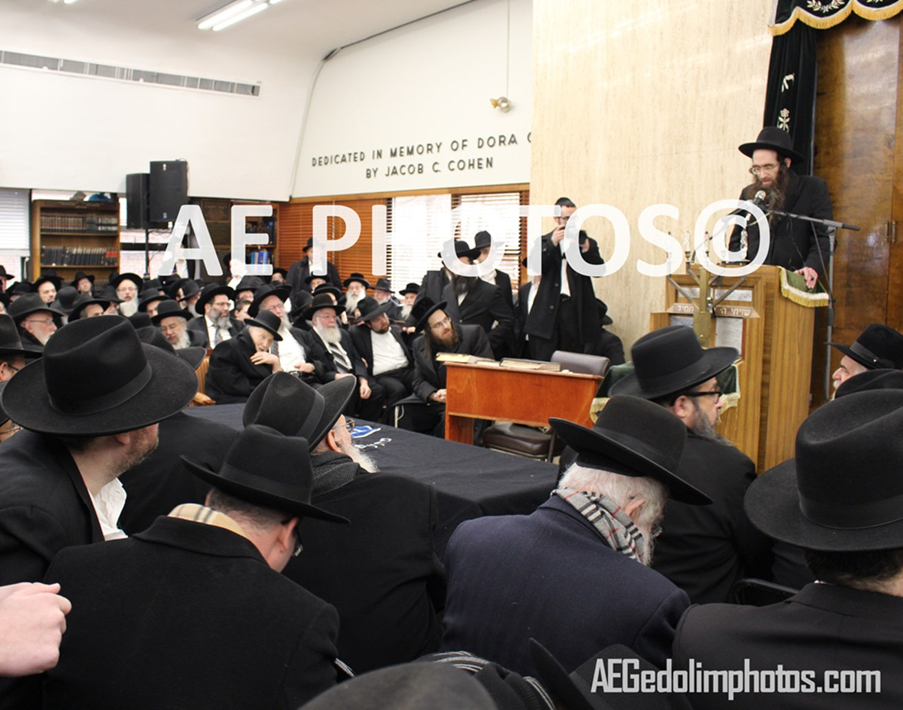 Rav Eliemelech Belsky speaking at his fathers Levaya