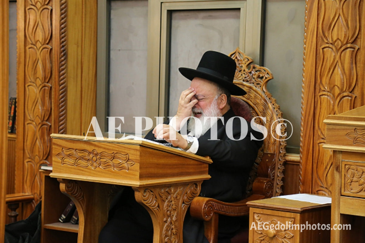 Rav Eliyahu Abba-Shaul saying Shema – AE Gedolim Photos