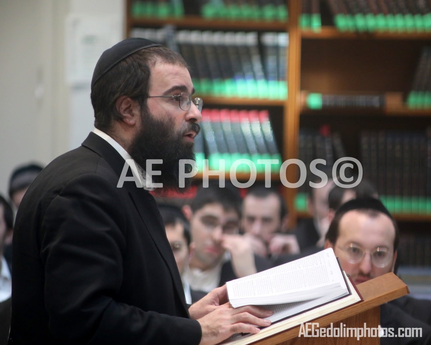 Rav Yosef Haliouah delivering Shiur (Rosh Yeshivah Rabbeinu Chaim Berlin)