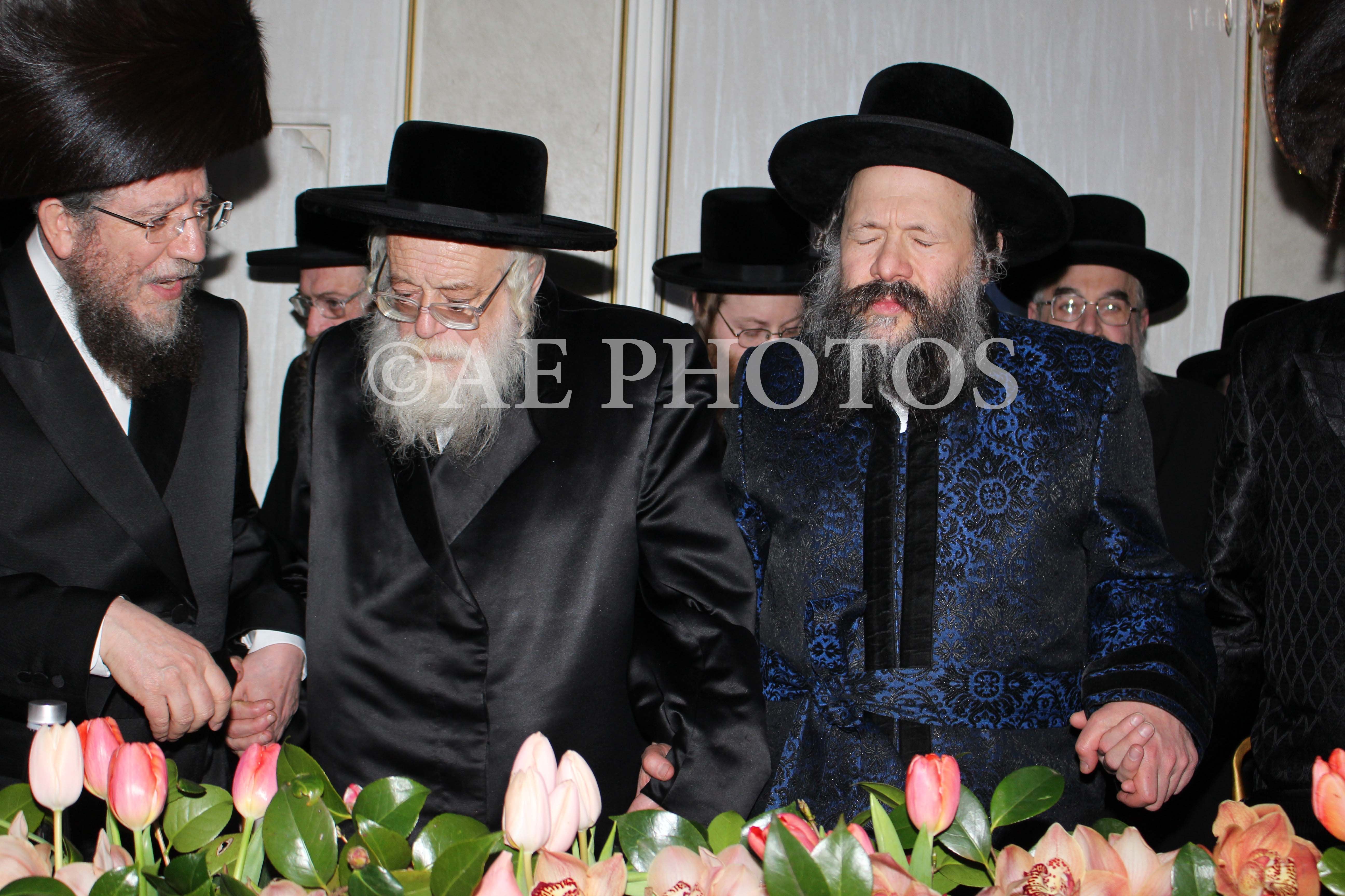 Toldos Aron with Bobov 45